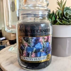 Yankee Candle Country Heather Jar Candle - Black